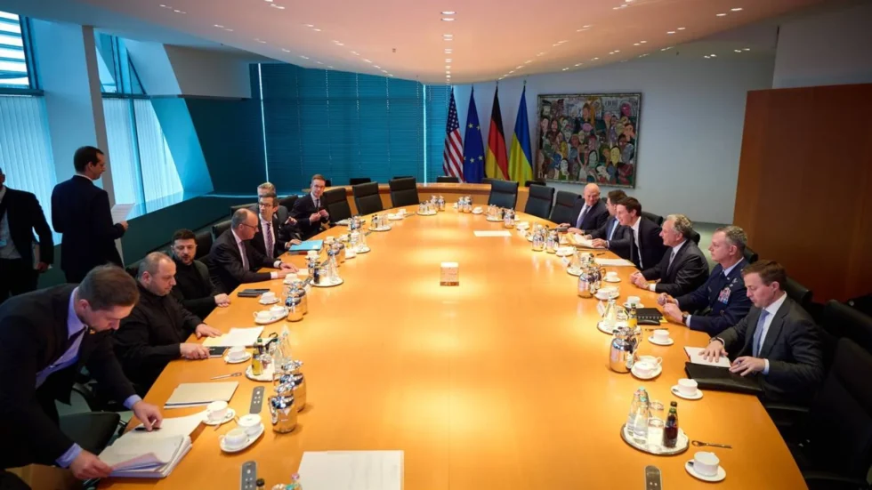 USA erwägen erstmals eine militärische Antwort bei erneuter russischer Aggression gegen die Ukraine. Aussage von Polens Premier Donald Tusk nach Treffen in Berlin.