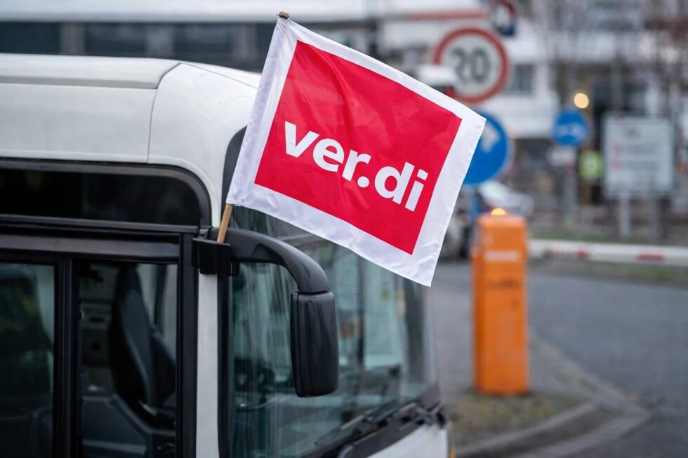 ÖPNV-Warnstreik am Donnerstag, 19. März 2026: Verdi legt Busse und Bahnen in NRW, Bayern und Hamburg lahm. Alle Infos zu Streikregionen, Tipps für Pendler und Hintergründe zu den Tarifverhandlungen.