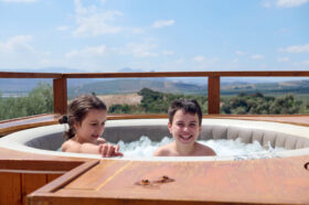 Whirlpool Stromverbrauch senken: Wie viel kostet ein Whirlpool im Monat, welche Modelle sparen Energie und wie lässt sich nachhaltige Wellness zuhause effizient nutzen? Tipps & Vergleich.